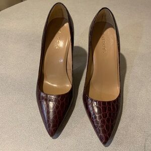 Talbots Burgundy Croc Print Leather Pumps sz 8.5 B